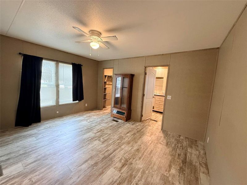 Spacious, unfurnished interior of a new home in , Seven Points (Image 11).