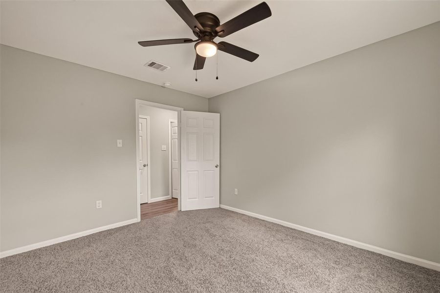 Spacious, unfurnished interior of a new home in , Houston (Image 24).