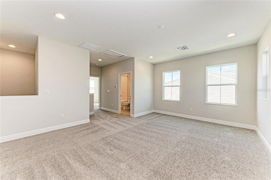 Spacious, unfurnished interior of a new home in Two Rivers, Zephyrhills (Image 26).