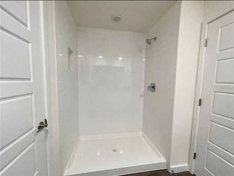 Spacious, unfurnished interior of a new home in , Longwood (Image 11).