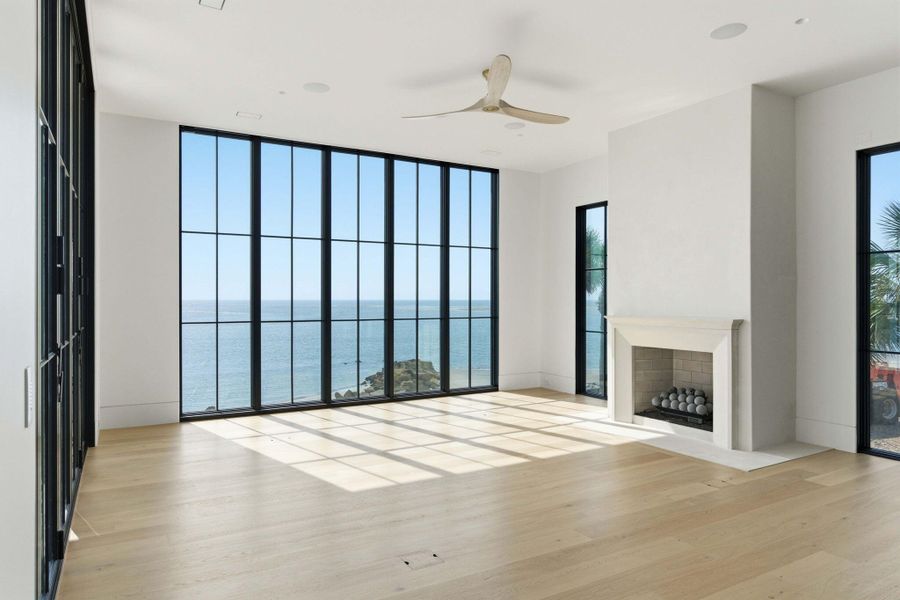 Spacious, unfurnished interior of a new home in , Sullivan's Island (Image 28).