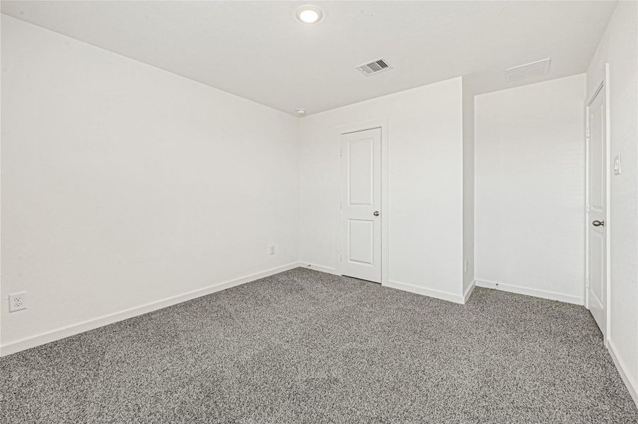 Spacious, unfurnished interior of a new home in Holly Ridge, Rosenberg (Image 27).