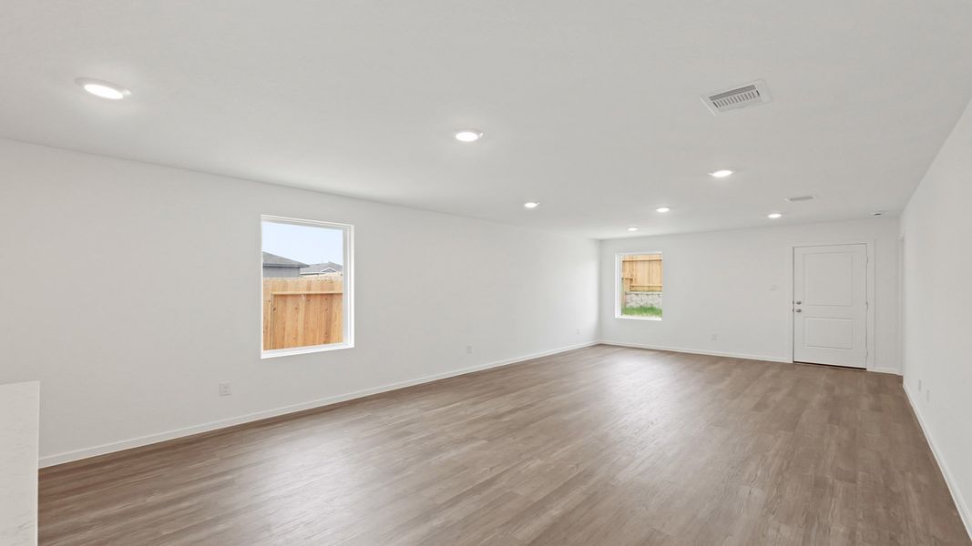 Representative unfurnished interior of a home built from the Barton by D.R. Horton in Lake Conroe Cove, Willis (Image 17).