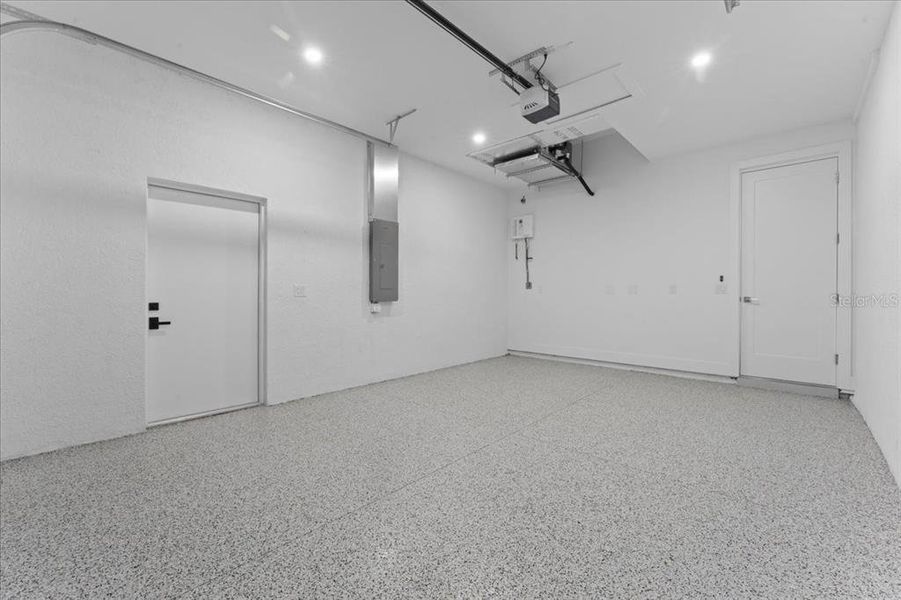 Spacious, unfurnished interior of a new home in , Lehigh Acres (Image 22).