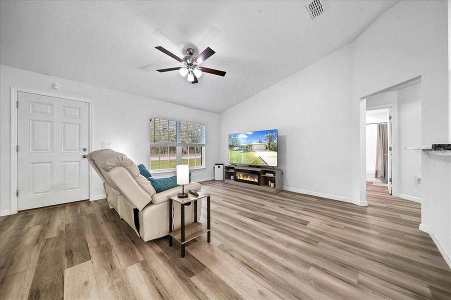 Furnished interior view inside a new home in , Ocklawaha (Image 29).