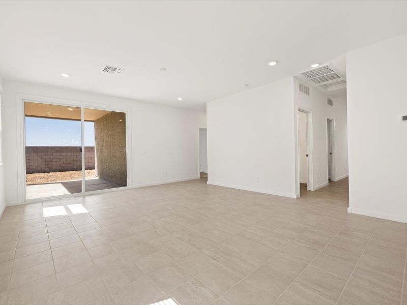 Spacious, unfurnished interior of a new home in Mountain View Estates Reserve Series, Buckeye (Image 11).