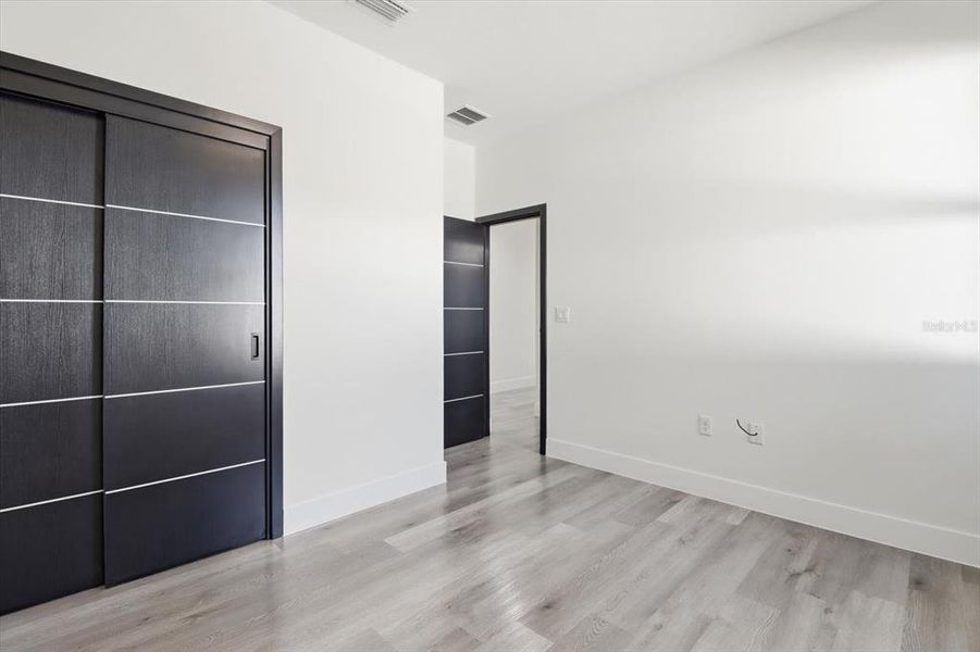 Spacious, unfurnished interior of a new home in , Ocala (Image 32).