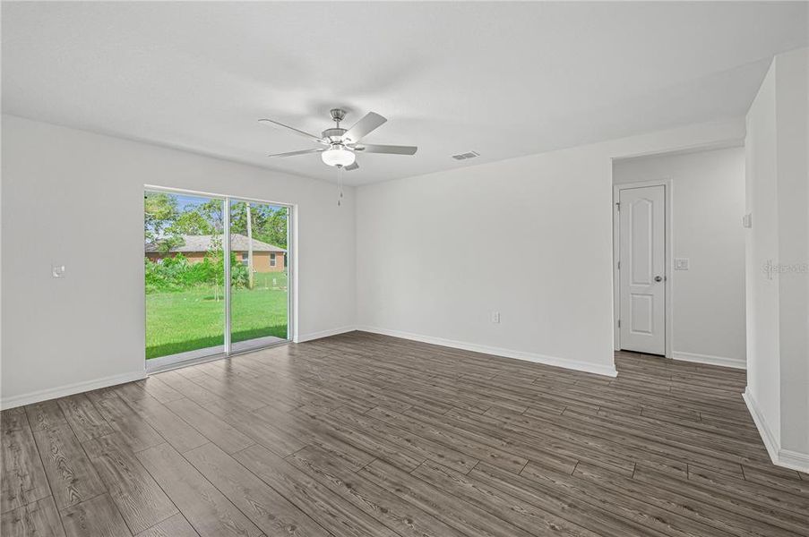 Spacious, unfurnished interior of a new home in Poinciana, Poinciana (Image 9).