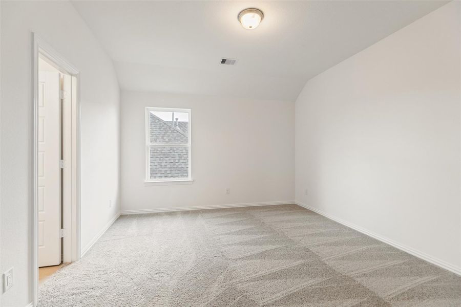 Spacious, unfurnished interior of a new home in Creekhaven, Iowa Colony (Image 31). Spacious, unfurnished interior of a new home in Creekhaven, Iowa Colony (Image 31).