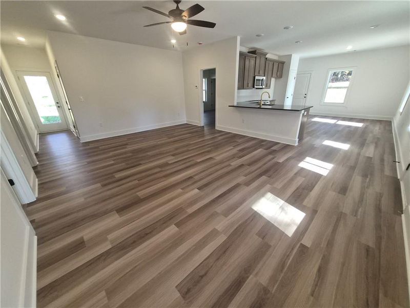 Spacious, unfurnished interior of a new home in , Dallas (Image 10).
