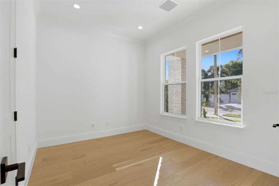 Spacious, unfurnished interior of a new home in , Orlando (Image 17).