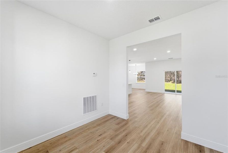 Spacious, unfurnished interior of a new home in , Ocala (Image 25).