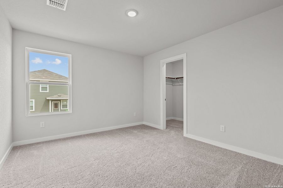 Spacious, unfurnished interior of a new home in Park Place, New Braunfels (Image 30).