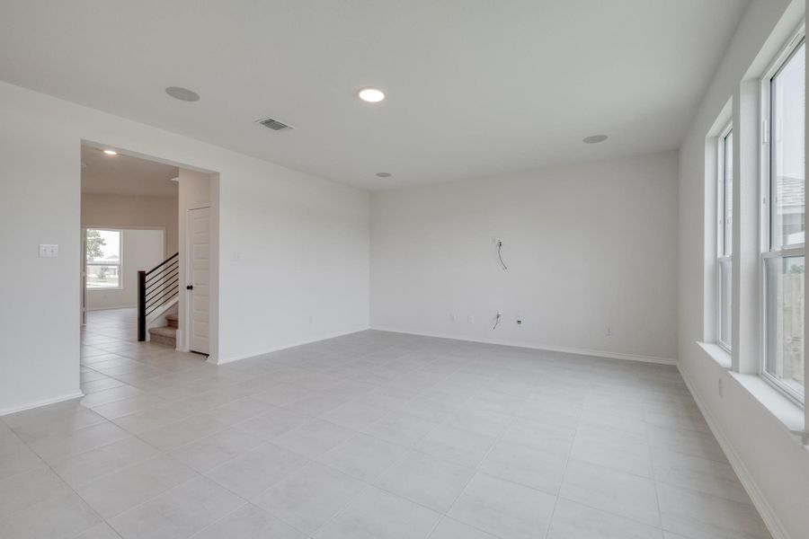 Spacious, unfurnished interior of a new home in Overlook Ranch, Georgetown (Image 25).