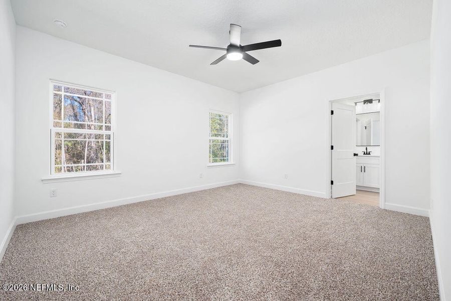 Spacious, unfurnished interior of a new home in , Middleburg (Image 11).