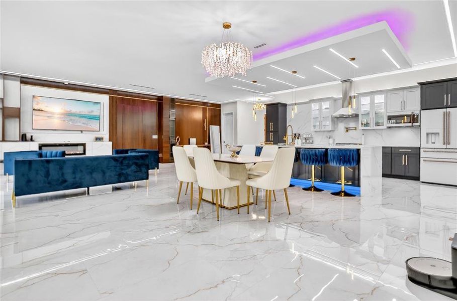 Furnished interior view inside a new home in , Orlando (Image 17).