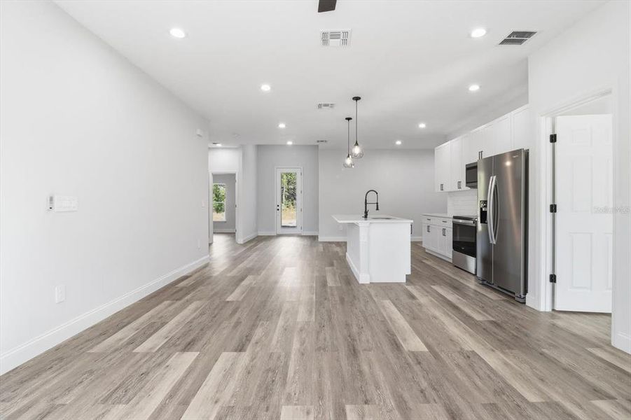 Spacious, unfurnished interior of a new home in , Citrus Springs (Image 15).