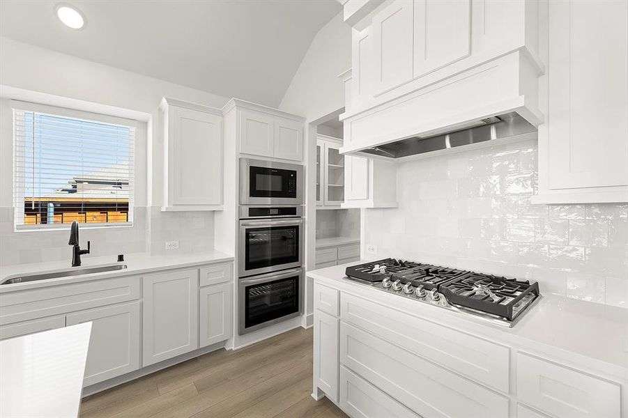 13. 1322 Comal - Kitchen (4) 13. 1322 Comal - Kitchen (4)