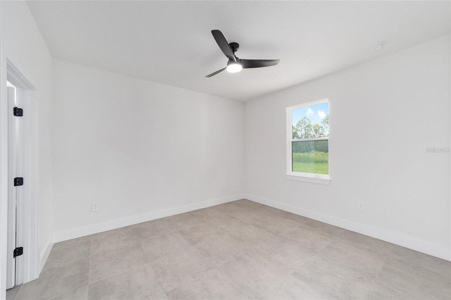 Spacious, unfurnished interior of a new home in , Ocala (Image 20).