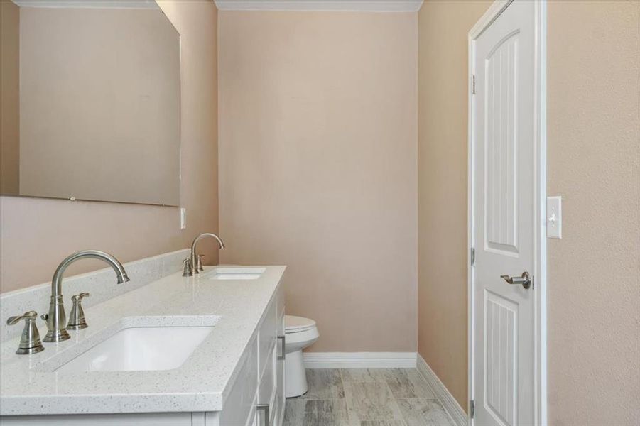 Furnished interior view inside a new home in , Corsicana (Image 14).