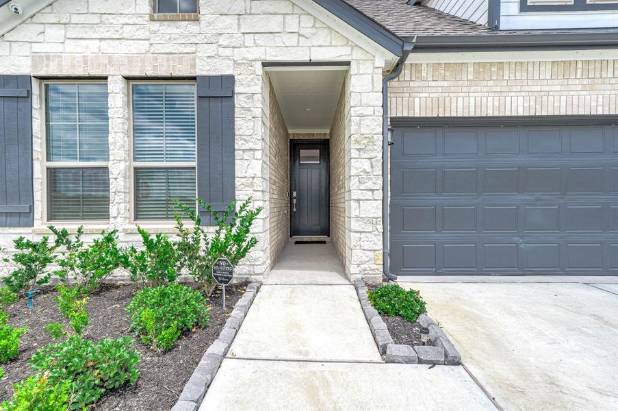 Exterior details and patio area of a home in , Beasley (Image 3).