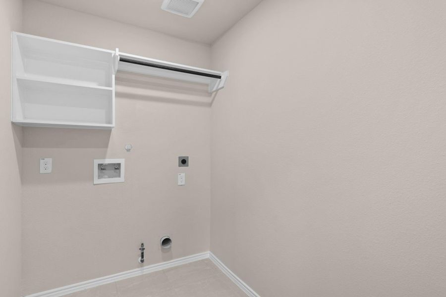 Spacious, unfurnished interior of a new home in The Meadows at Imperial Oaks, Conroe (Image 22).