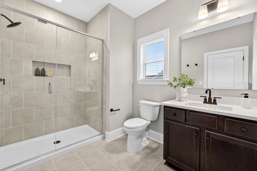 Furnished interior view inside a new home in Edgewater - Harbor Pointe, Lancaster (Image 28). Furnished interior view inside a new home in Edgewater - Harbor Pointe, Lancaster (Image 28).