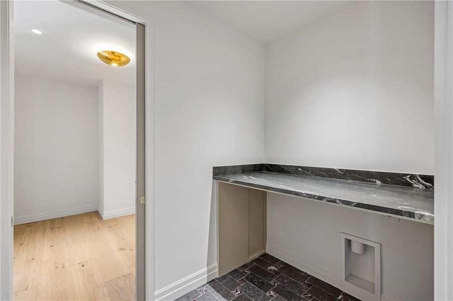 Spacious, unfurnished interior of a new home in , Brookhaven (Image 26).