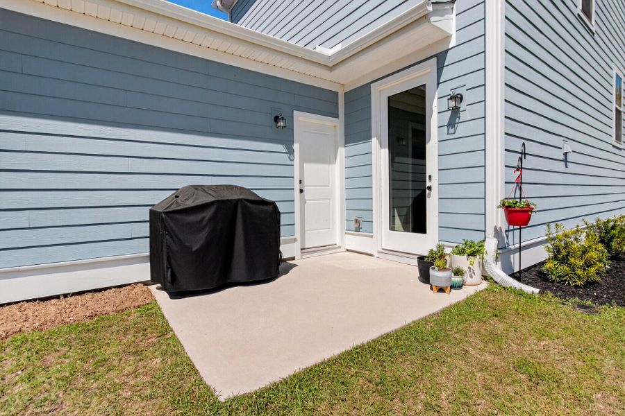 Exterior details and patio area of a home in Twin Lakes, Johns Island (Image 4).