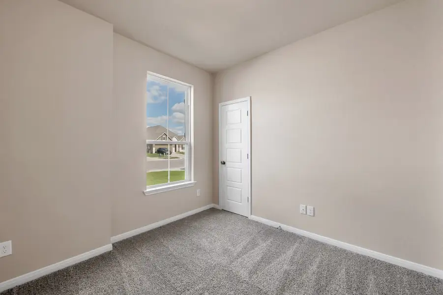 Spacious, unfurnished interior of a new home in Rancho San Gabriel, Georgetown (Image 9).