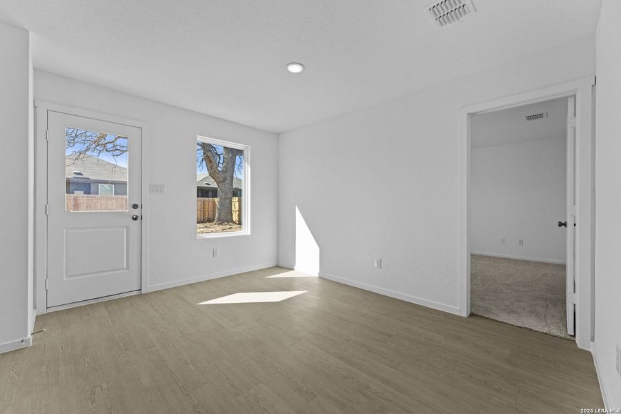 Spacious, unfurnished interior of a new home in Friendship Oaks, Fredericksburg (Image 15).