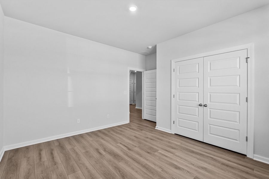 Spacious, unfurnished interior of a new home in Fieldstone, Lexington (Image 30).
