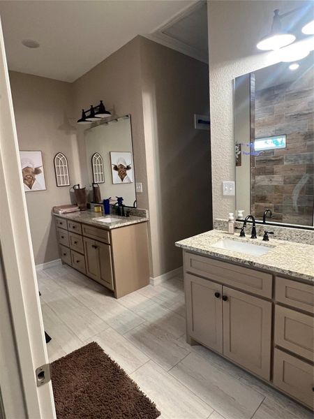 Furnished interior view inside a new home in , Brazoria (Image 8).