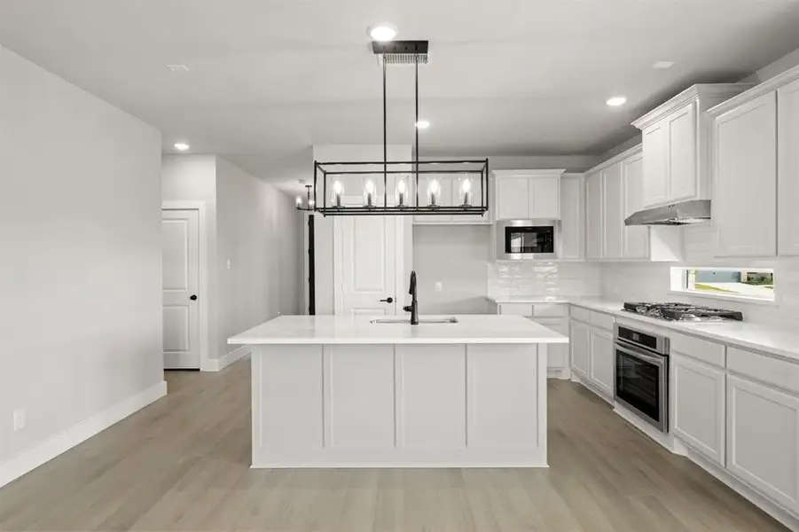 Furnished interior view inside a new home in Oaks of North Grove, Waxahachie (Image 8).