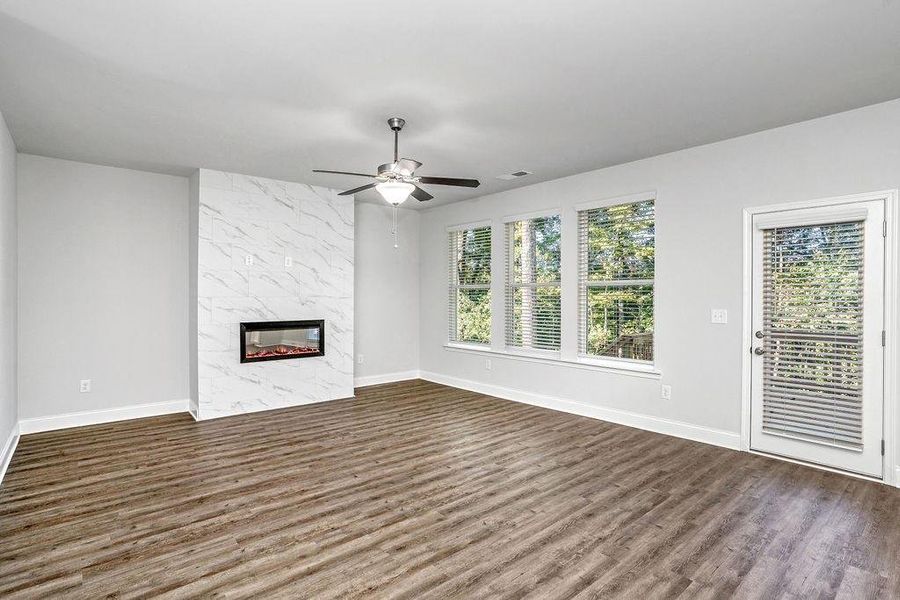 Spacious, unfurnished interior of a new home in , Macon (Image 11).