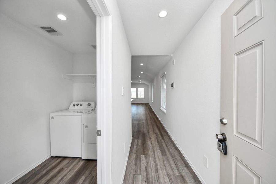 Spacious, unfurnished interior of a new home in Legacy Park, Houston (Image 20).