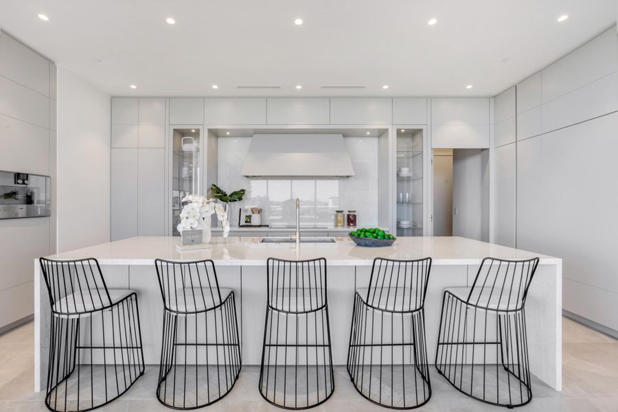 KITCHEN COUNTER SEATING