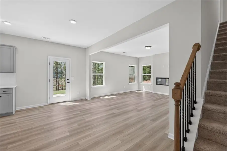 Spacious, unfurnished interior of a new home in Evergreen at Lakeside, Temple (Image 14).