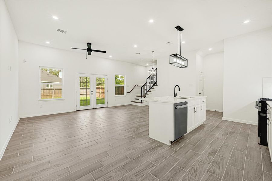 Spacious, unfurnished interior of a new home in , Houston (Image 14).