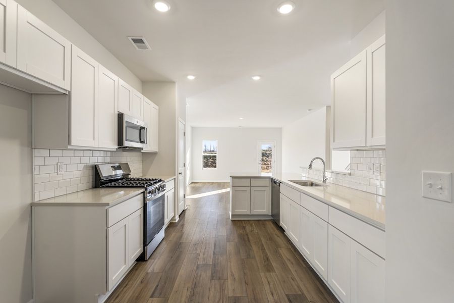 Furnished interior view inside a new home in Richmond Hill, Inman (Image 6).