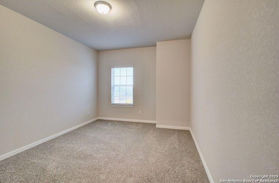 Spacious, unfurnished interior of a new home in Meyer Ranch - Enclave, New Braunfels (Image 15).