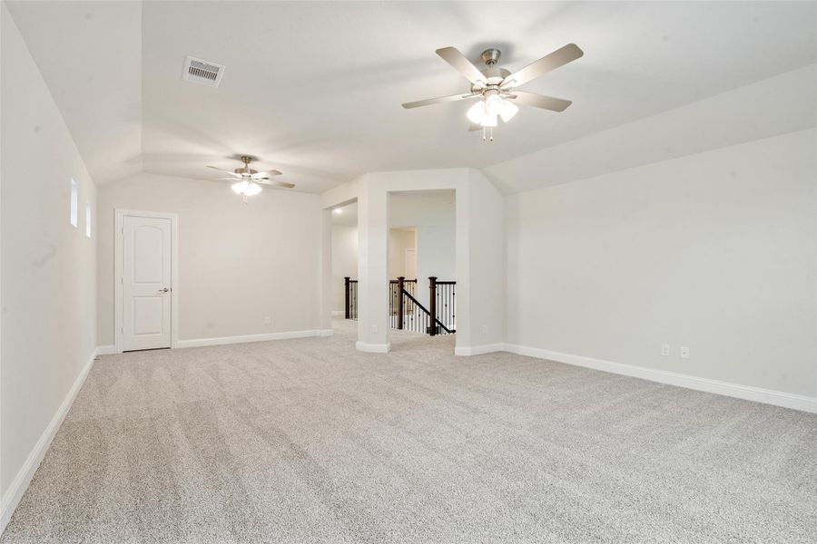 Spacious, unfurnished interior of a new home in Brookewater, Rosenberg (Image 30).
