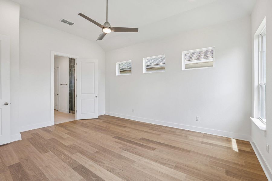 Spacious, unfurnished interior of a new home in Persimmon, Buda (Image 24). Spacious, unfurnished interior of a new home in Persimmon, Buda (Image 24).