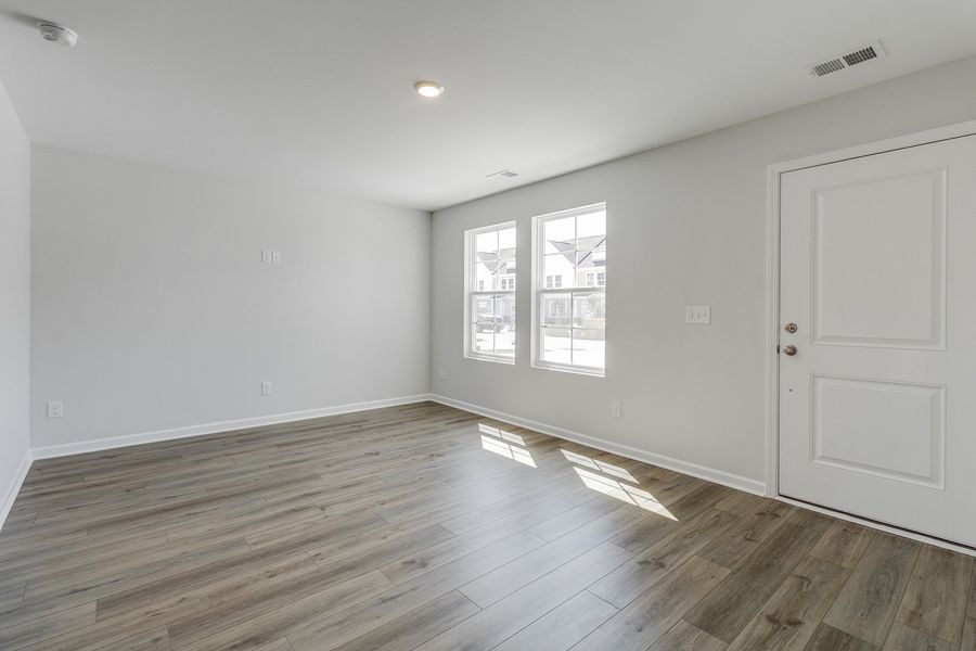 Spacious, unfurnished interior of a new home in Astoria, Columbia (Image 15).
