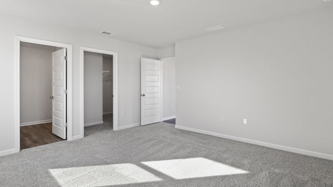 Spacious, unfurnished interior of a new home in Sunny Hills, Chipley (Image 19).