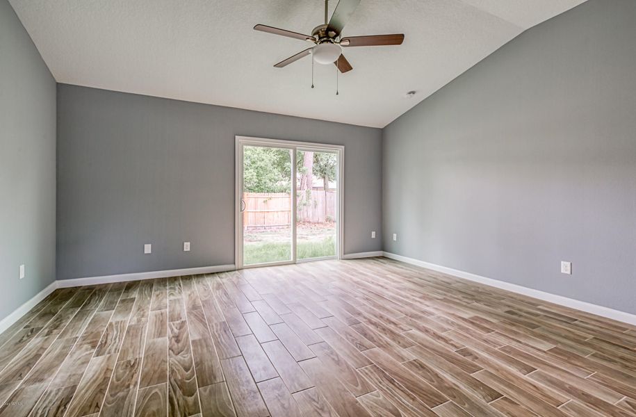 Spacious, unfurnished interior of a new home in , Jacksonville (Image 24).