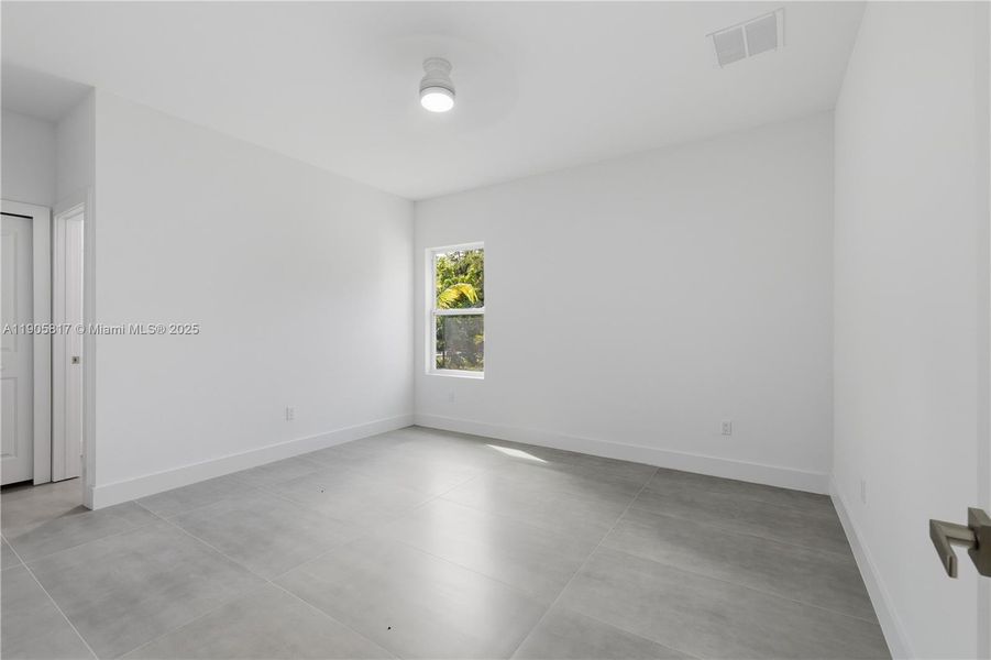 Spacious, unfurnished interior of a new home in , Port Charlotte (Image 17).
