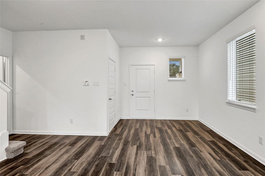 Spacious, unfurnished interior of a new home in Aldine Pines, Houston (Image 28).
