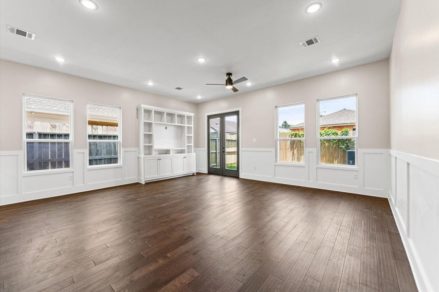 Spacious, unfurnished interior of a new home in , Houston (Image 15).