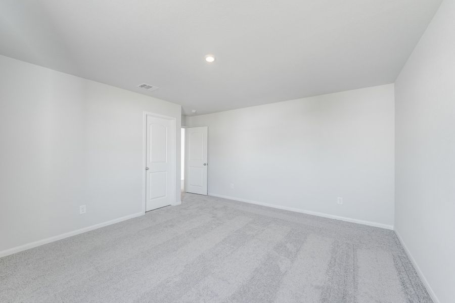 Spacious, unfurnished interior of a new home in Shirey Forest - Branches, Lufkin (Image 4).